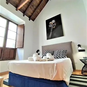 https://martires-malaga-centro.es-andalucia.com